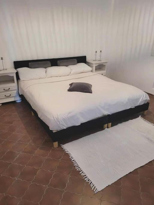 Appartement Proche Aeroport Marseille Marignane - Studio Confortable - Logement Ideal - Hebergement Tout Equipe Rognac Esterno foto