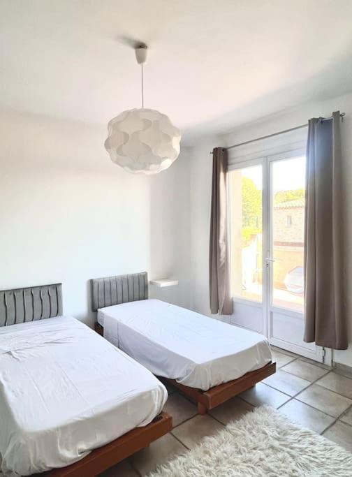 Appartement Proche Aeroport Marseille Marignane - Studio Confortable - Logement Ideal - Hebergement Tout Equipe Rognac Esterno foto
